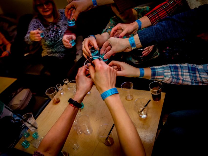 Krakow: Pub, Bar & Club Crawl - Welcome shots and VIP entry at each stop