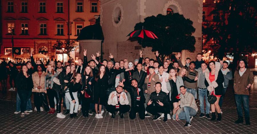 Krakow: Pub Crawl with 1 Hour of Unlimited Alcoholic Drinks - The first stop: one hour of unlimited drinks