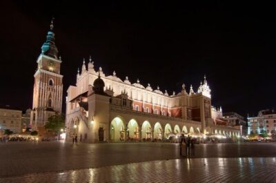 Krakow Pub Crawl with Free Alcohol & Karoake +4 Clubs/Bars