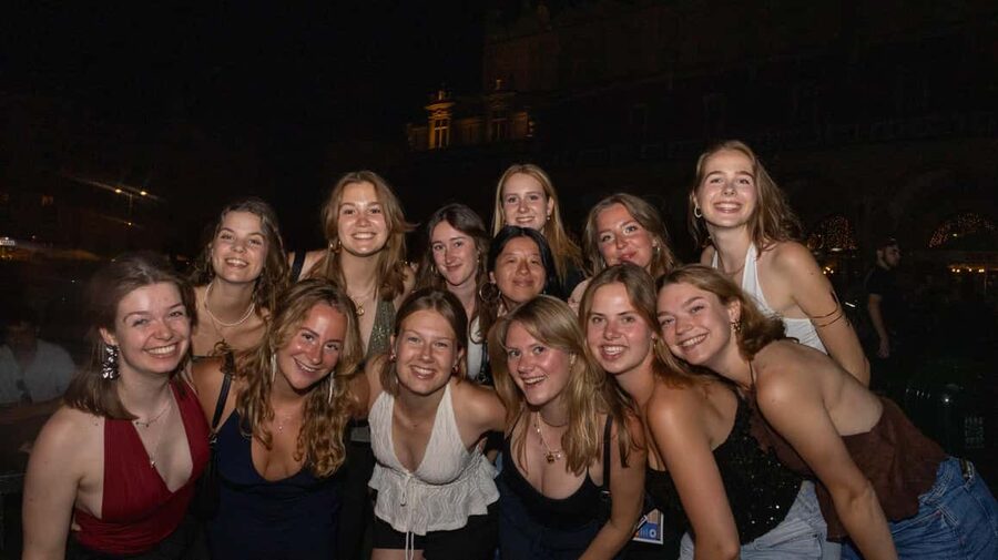 Krakow: Pub Crawl with Shots, Drinks & Skip-the-Line Entry - Five-minute walks through Krakow’s Old Town
