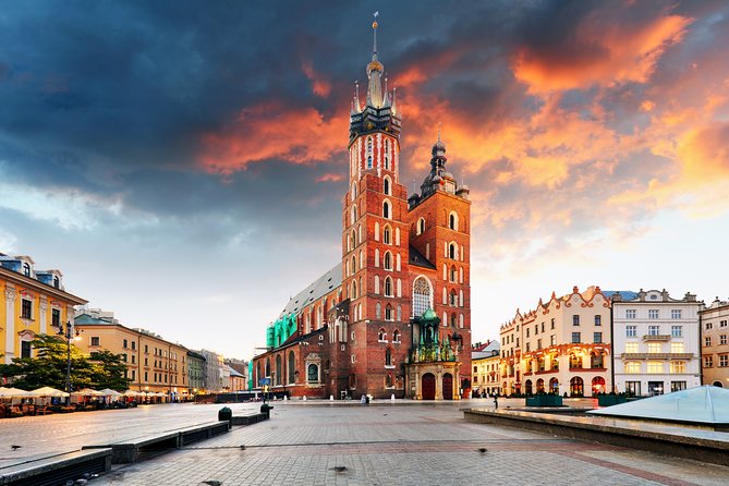 Krakow: Rynek Underground Museum Skip-the-line Guided Tour - How the multimedia displays help