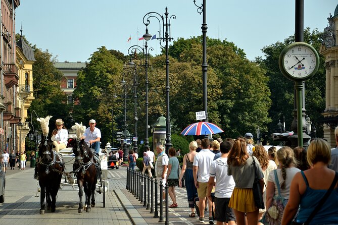 Krakow's Essential Tour of the Old Town and Wawel Castle - St. Mary’s Basilica and the trumpet call