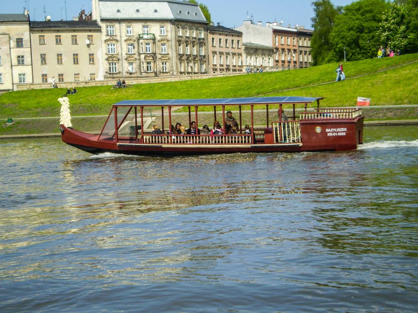 Krakow: Scenic River Cruise - The opening view of Wawel Hill