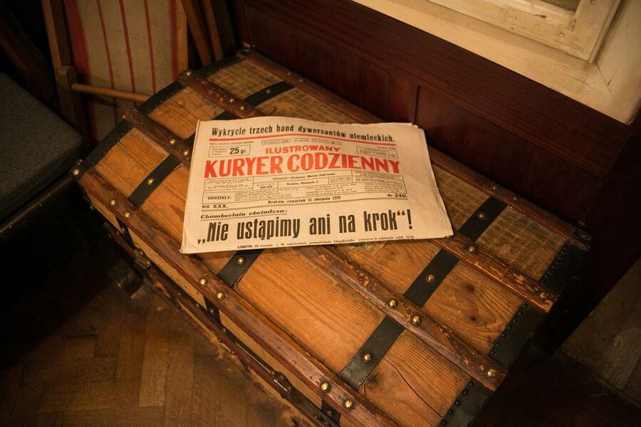 Krakow: Schindler's Factory & Ghetto Guided Tour - What the three-hour schedule feels like