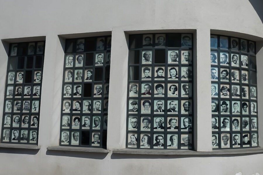 Krakow: Schindler's Factory & Ghetto Guided Tour - Price, languages, and meeting details
