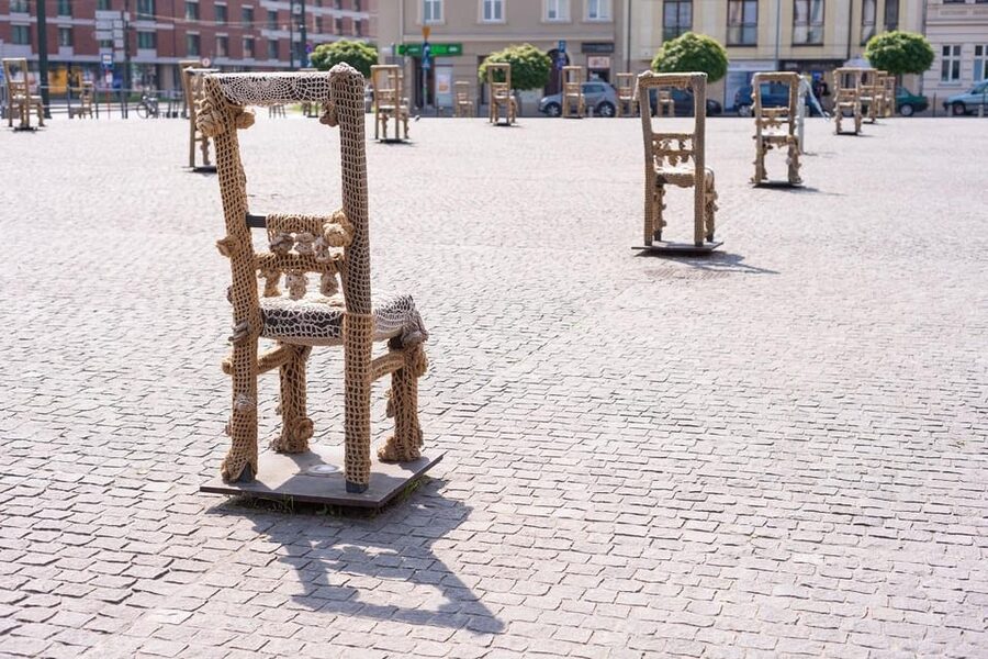 Kraków: Schindler’s Factory & Jewish Ghetto Guided Tour - Ghetto Heroes Square and the Chair Memorial