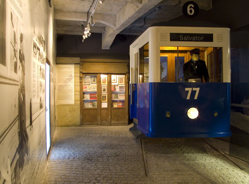 Krakow: Schindler’s Factory Tour & Skip-the-Line Entry - Entering Schindler’s former administrative building