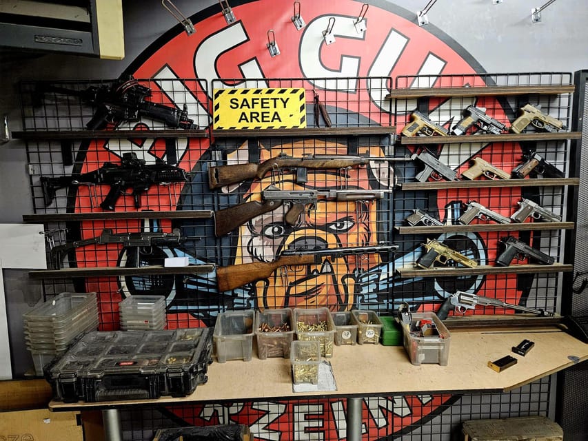 Krakow: Shooting range with hotel pickup - Arriving at BIG GUN Strzelnica