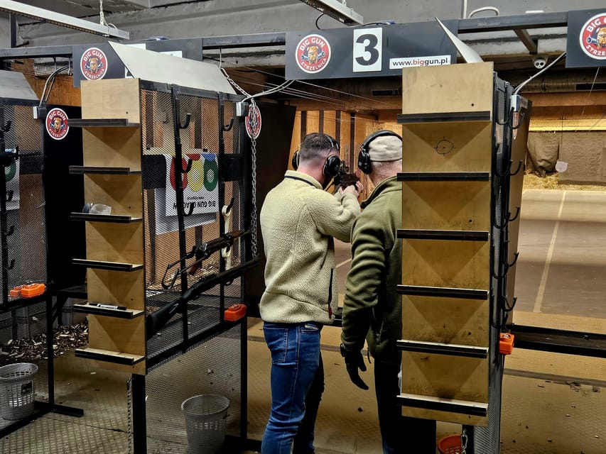 Krakow: Shooting range with hotel pickup - Hotel pickup from Krakow and the 30-minute drive