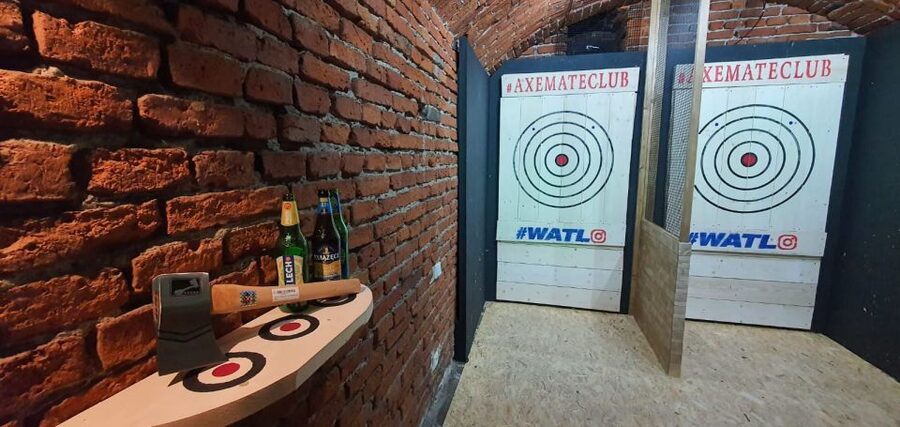 Kraków: Shurikens, Kunais, Knives, Tomahawks, Axes, Shooting - Starting with Kraków axe throwing