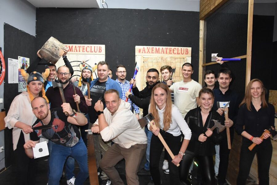 Kraków: Shurikens, Kunais, Knives, Tomahawks, Axes, Shooting - Should you book the Axe Mate Club session?