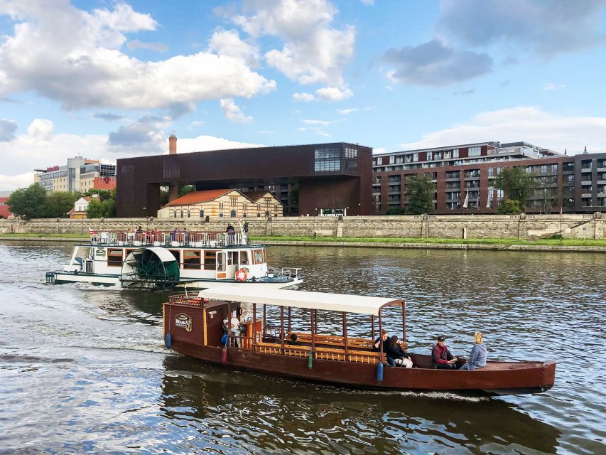 Krakow: Sightseeing Cruise by Vistula River - Dębniki and Manggha from the water