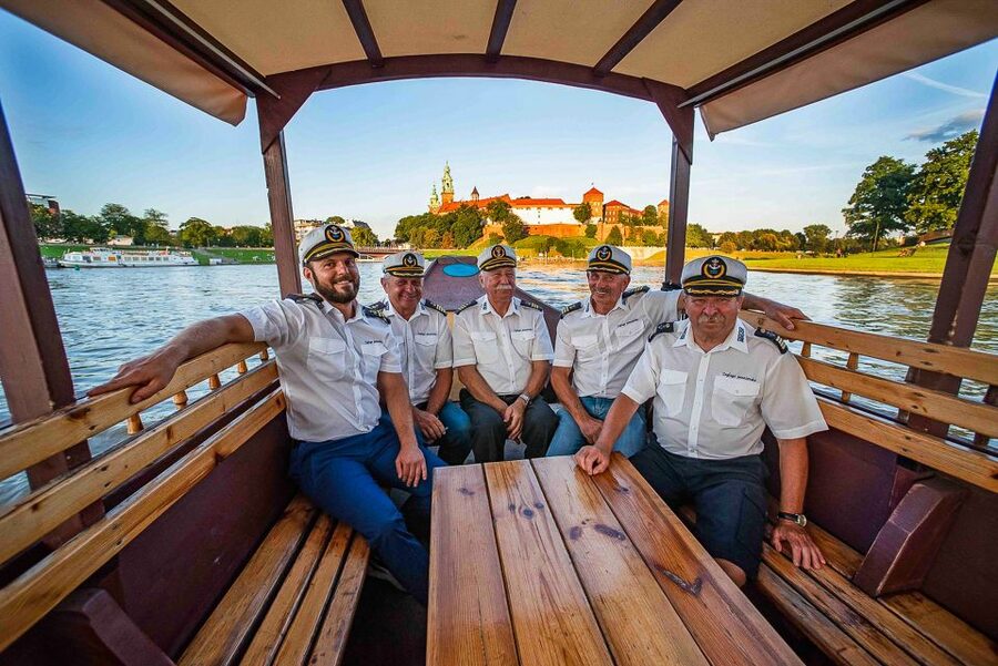 Krakow: Sightseeing Cruise by Vistula River - Bridges, CRICOTEKA, and Kazimierz