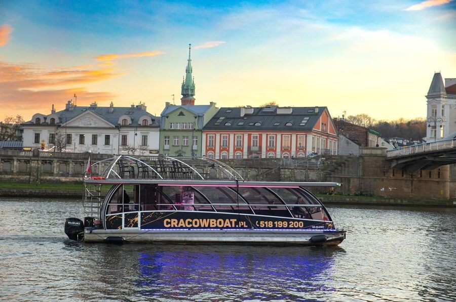 Krakow: Sightseeing Cruise on the Vistula River - Manggha Museum and old meets modern