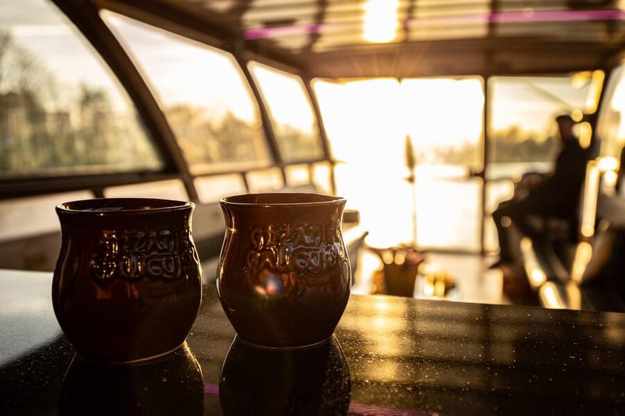 Krakow: Sightseeing Cruise on Vistula River with Audio Guide - Manggha Centre and the modern riverfront