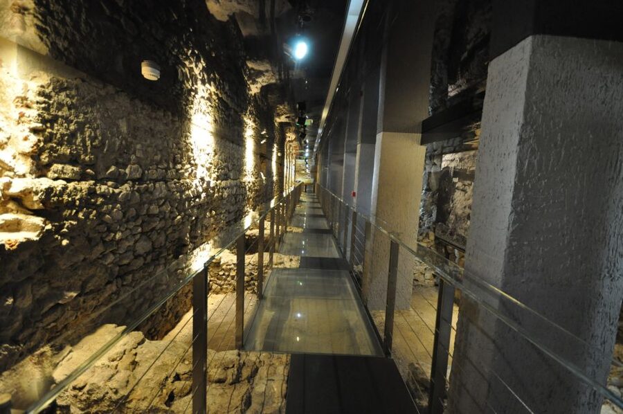 Krakow: Skip the Line Underground Museum and Old Town - Key points to know before booking