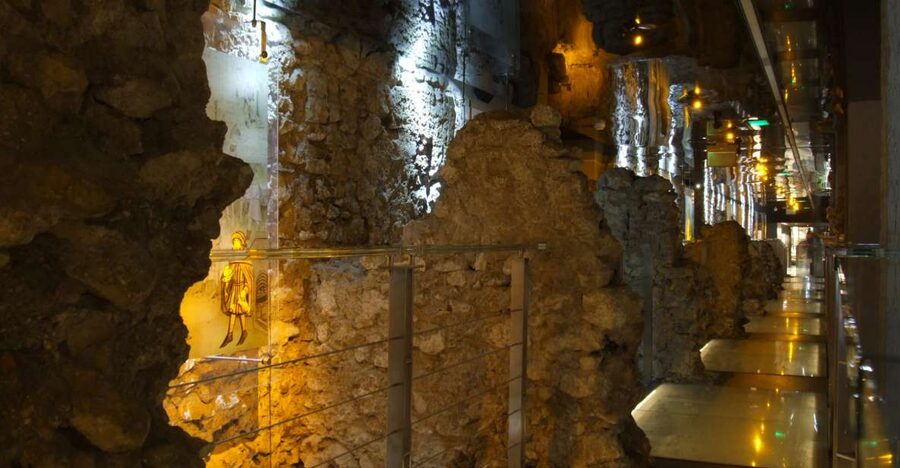Krakow: Skip the Line Underground Museum and Old Town - A private group changes the pace