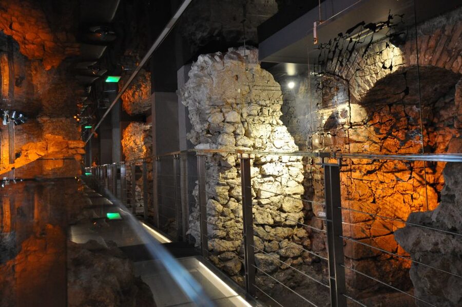 Krakow: Skip the Line Underground Museum and Old Town - What two hours underground really feels like