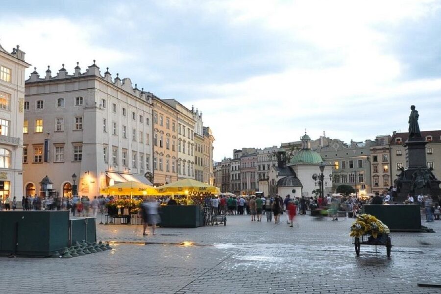 Krakow: Skip the Line Underground Museum Private Guided Tour - Timing, Languages, and Planning Advice