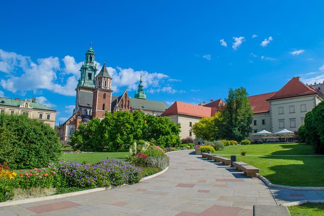 Krakow Skip The Line Wawel Castle & Old Town Guided Tour - Wawel Cathedral and the city’s national shrine