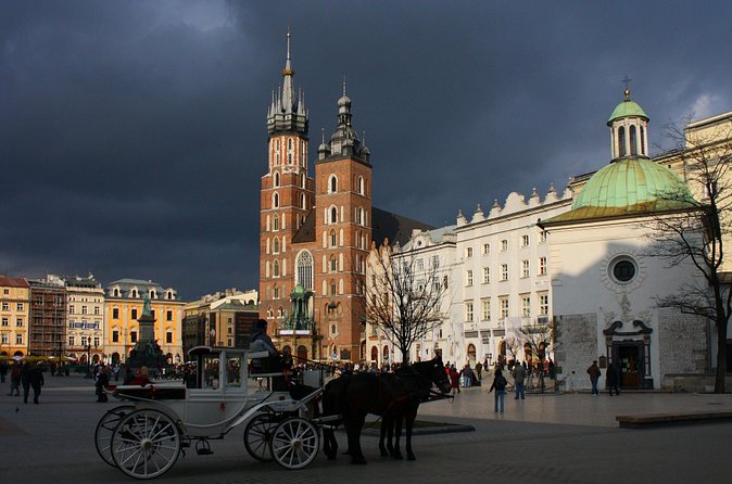 Krakow Skip The Line Wawel Castle & Old Town Guided Tour - The Cloth Hall, market lanes, and city squares