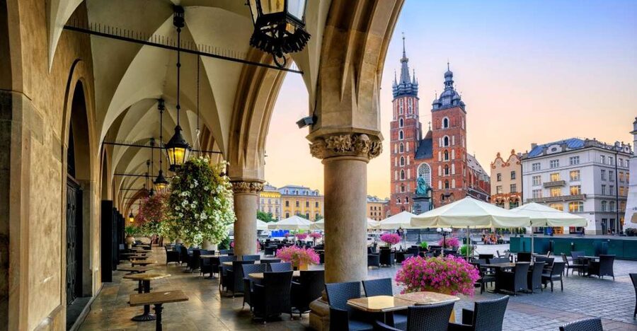 Krakow: St. Mary's Church and Rynek Underground Museum Tour - Key points to know before booking