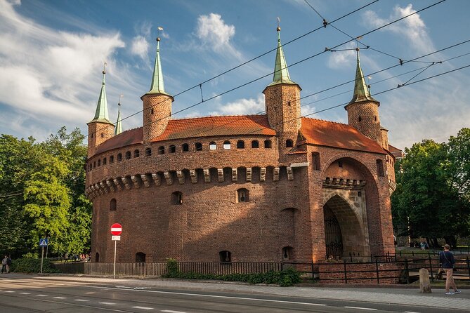 Krakow: Street Food Tasting Walking Tour - How the guides shape the experience