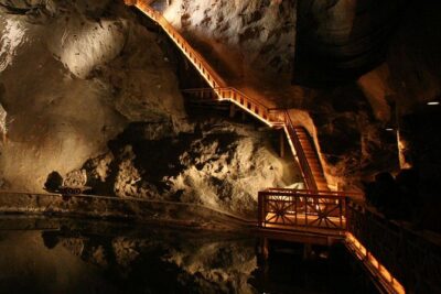 Krakow to Wieliczka: Salt Mine Guided Tour with Ticket & Transfer