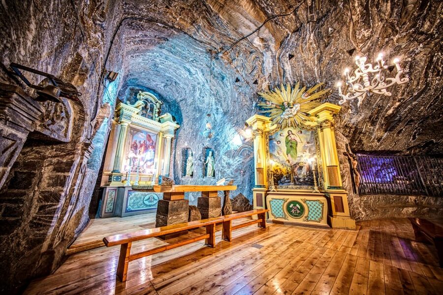 Krakow: UNESCO Underground Boat Expedition & Salt Mine Tour - Entering the mine and getting oriented
