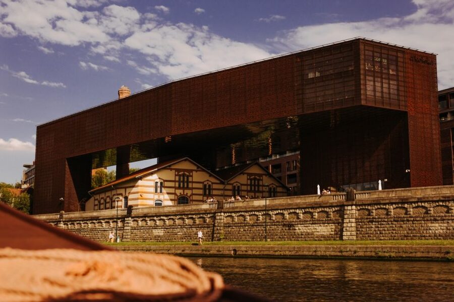 Krakow: Vistula Night Cruise by Gondola w/ Audio Commentary - The Rudawa confluence and the return to Kazimierz