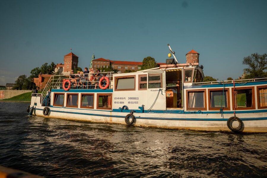 Krakow: Vistula River Panoramic Boat Tour ️ - Kazimierz, Podgórze, and the Bernatka Footbridge