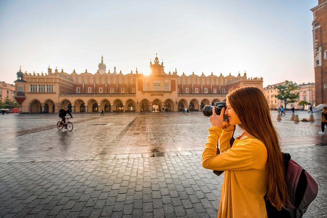 Krakow Walking Tour with Audioguide on Your Smartphone - Crossing into Kazimierz and the Tempel Synagogue