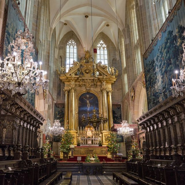 Krakow: Wawel Castle Guided Tour - Why Wawel Castle matters in Krakow