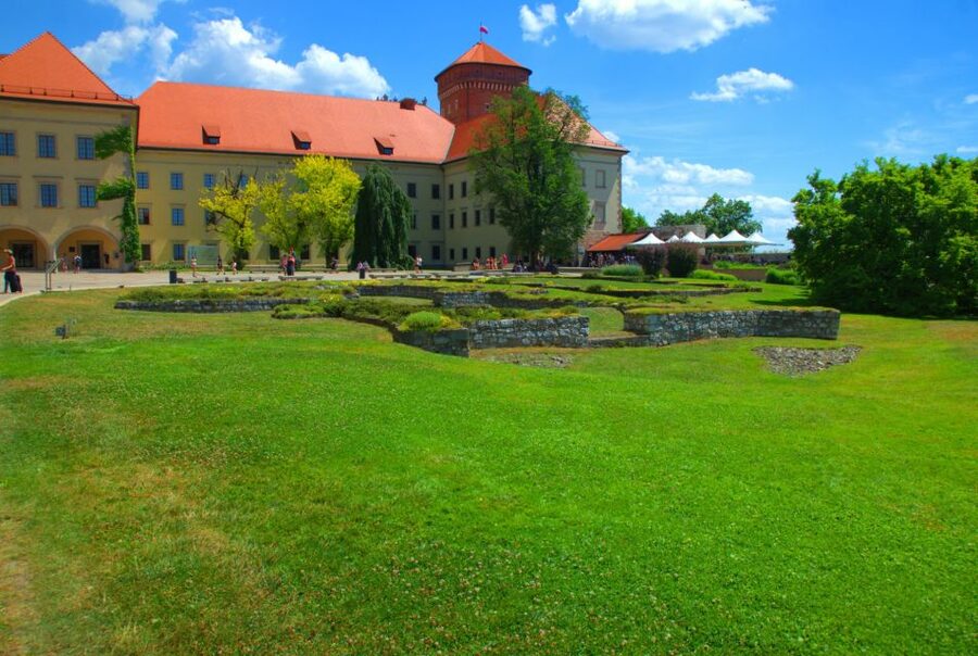 Krakow: Wawel Castle Guided Tour with Entry Tickets - Is $35 a Fair Price?