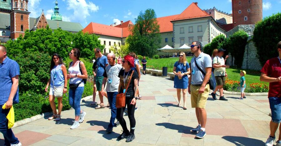 Krakow: Wawel Castle Guided Tour with Entry Tickets - Inside the Selected Exhibition