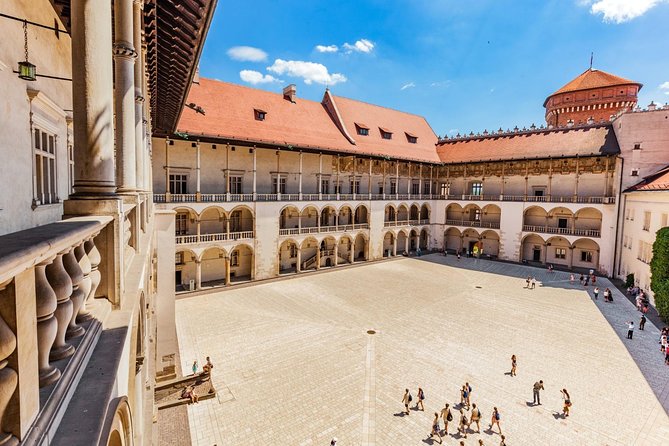 Krakow: Wawel Castle Guided Tour with Skip-The-Line Entry - Choosing between the shorter and longer options