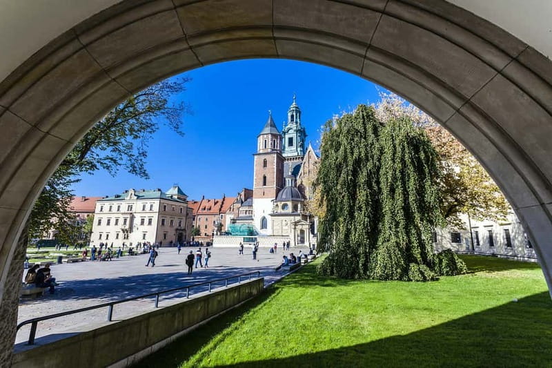 Krakow: Wawel Hill Audioguide Tour - The Arcaded Courtyard and Wawel’s architecture