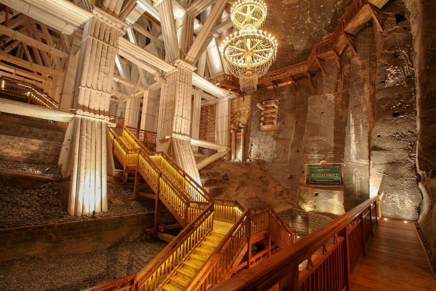 Kraków: Wieliczka Salt Mine Guided Tour with Hotel Pickup - Descending into the salt mine