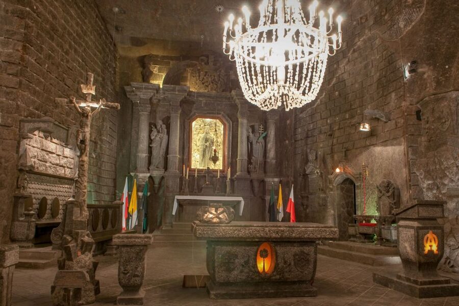 Kraków: Wieliczka Salt Mine Guided Tour with Hotel Pickup - Chapels, chandeliers, and salt artwork