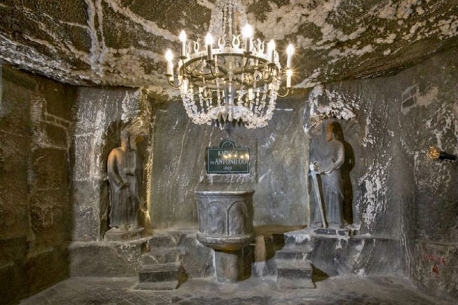 Kraków: Wieliczka Salt Mine Guided Tour with Hotel Pickup - The Szola lift back to the surface