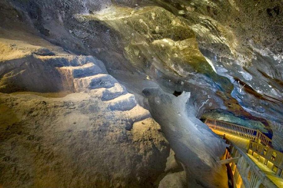 Kraków: Wieliczka Salt Mine Guided Tour with Hotel Pickup - What the $37 price really covers