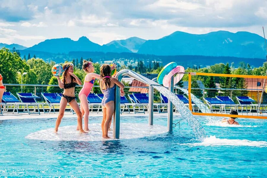 Krakow: Zakopane and Thermal Pools Tour with Hotel Pickup - Zakopane and two hours on Krupówki Street