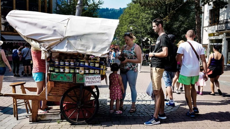 Krakow: Zakopane Cable Car, Spirits, Tasting & Thermal Baths - Optional wooden chapels and the Pęksowy Brzyzek cemetery