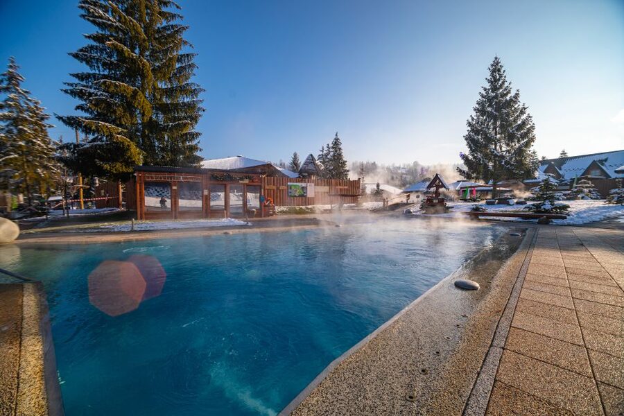 Krakow: Zakopane, Thermal Baths and Gorce Park Treetop Walk - Local cheese and drinks along the way