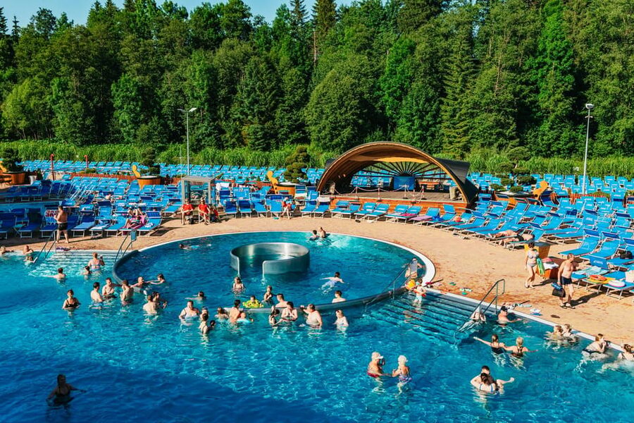 Krakow: Zakopane Tour with Thermal Baths, Cable Car & Pickup - Zakopane and two hours on Krupówki Street