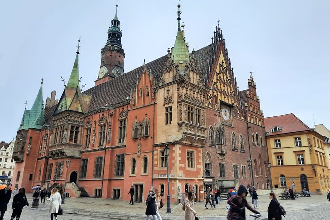Legends of Old Town 1 Hour Walking Tour in Wroclaw - Guide style and group size