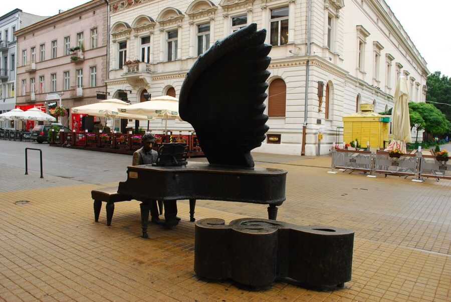 Lodz Old Town Manufaktura Highlights Private Walking Tour - What the guide adds to a private walk