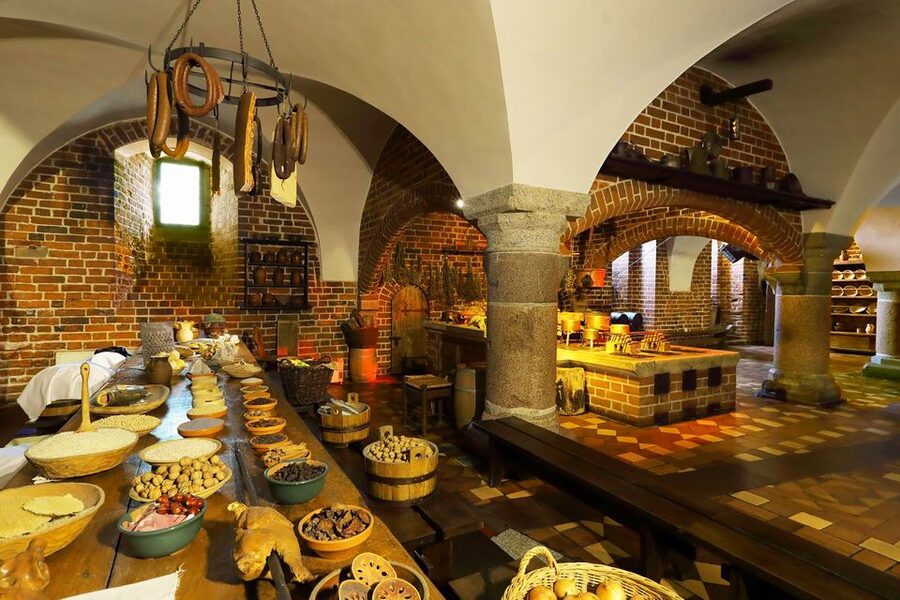 Malbork Castle Half Day Private Tour - Why a live guide beats an audio guide here