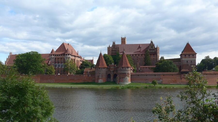 Malbork Castle Tour: 6-Hour Private Tour - Should you book the six-hour visit?