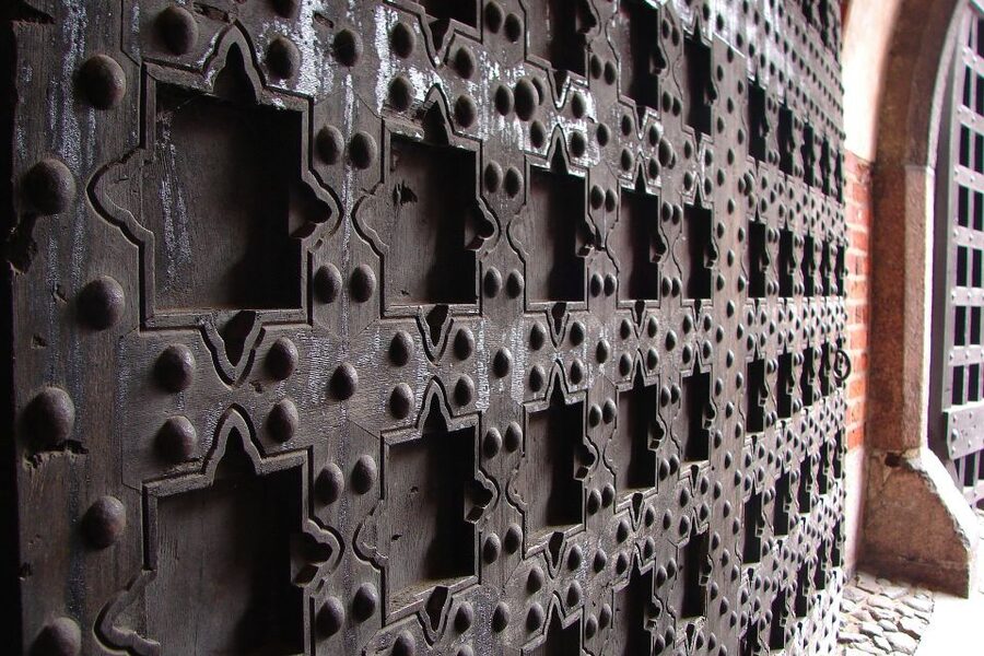 Malbork Castle Tour: 6-Hour Private Tour - Armor, weapons, towers, and the long route
